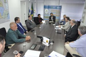 Fomento Paraná e Compagas discutem crédito e uso de GNV com representantes dos taxistas. Foto: Fomento Paraná