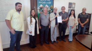 Ordem de serviço para obras da cancha foi assinada na prefeitura de Rio Negro na última semana. Foto: Assessoria de Imprensa/Prefeitura de Rio Negro