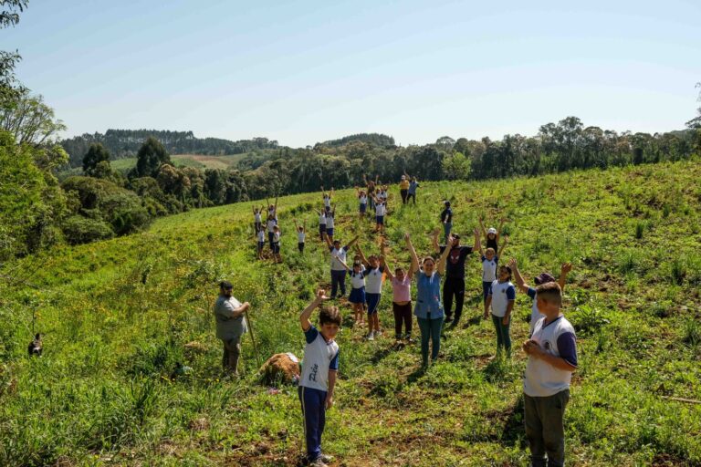 Propriedade de Avanir e Eduardo Mielke recebeu os alunos para as atividades ambientais. Foto: Divulgação