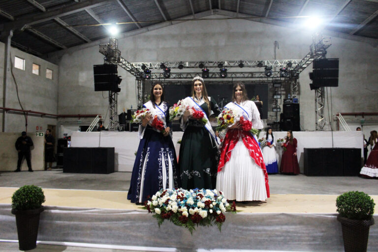 Rainha e princesas eleitas no evento do 61º aniversário de Piên. Foto: Arquivo/O Regional