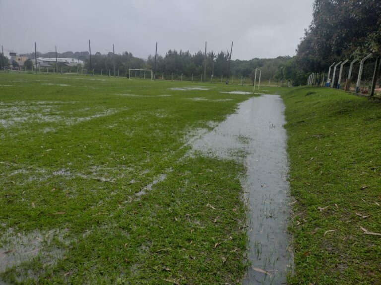 Campo de futebol alagado. Foto: Divulgação