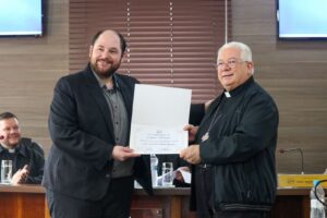 Dom Celso recebeu o título de Cidadão Honorário. Foto: Assessoria de Imprensa/Prefeitura da Lapa
