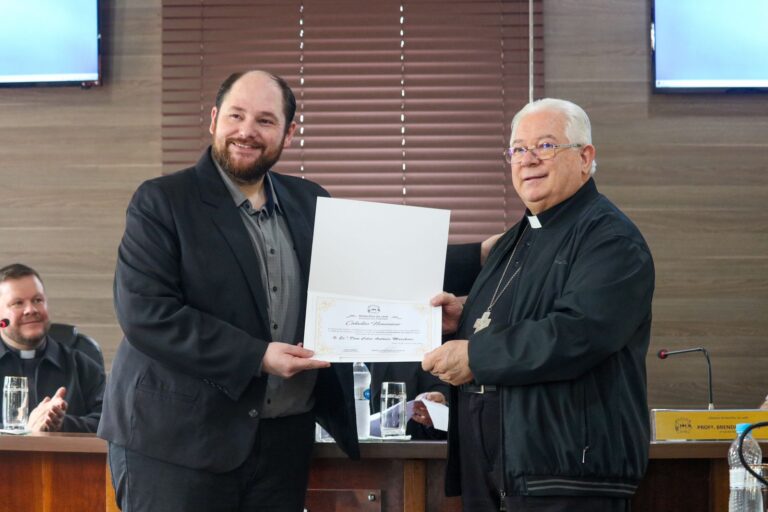 Dom Celso recebeu o título de Cidadão Honorário. Foto: Assessoria de Imprensa/Prefeitura da Lapa
