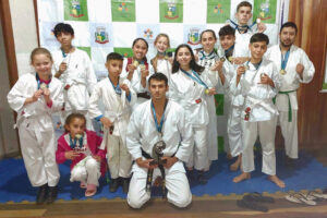 Equipe de karatecas de Piên conquistou medalhas no fim de semana. Foto Assessoria de Imprensa/Prefeitura de Piên