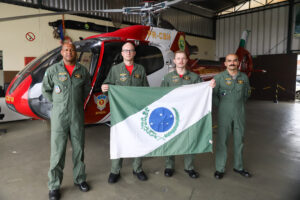 O governador Carlos Massa Ratinho Junior autorizou o envio de uma equipe e de um helicóptero do BPMOA. Foto: Geraldo Bubniak/AEN