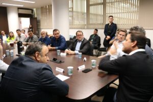 Prefeito Diego Ribas esteve em reunião para cobrar melhorias nas BRs. Foto: Assessoria de Imprensa/Prefeitura da Lapa