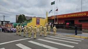 Cerimônia de homenagem foi realizada na unidade dos bombeiros de Rio Negro. Foto: Assessoria de Imprensa/Prefeitura de Rio Negro