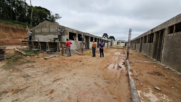 Obras da nova escola em Rio Negro estão avançando. Foto: Assessoria de Imprensa/Prefeitura de Rio Negro
