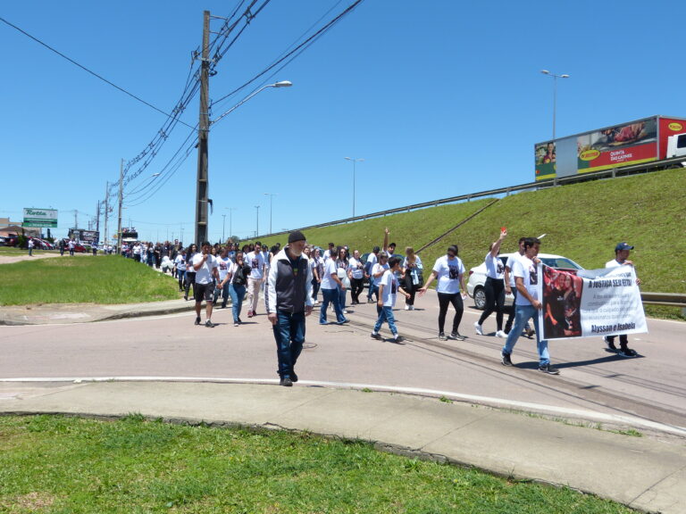 Protesto pedindo por justiça foi realizado na BR-116, em Fazenda Rio Grande. Foto: Arquivo/O Regional