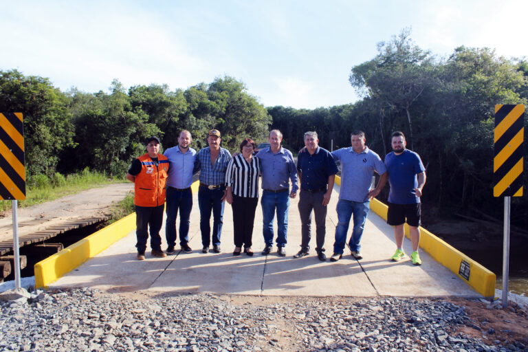 Autoridades dos dois municípios participaram da inauguração. Foto: Arquivo/O Regional