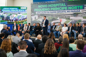 Governador confirmou investimentos para o Hospital Pequeno Príncipe. Foto: Gabriel Rosa/AEN