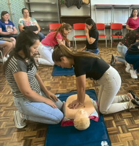 Servidores da Educação passaram por treinamento em primeiros socorros. Foto: Assessoria de Imprensa/Prefeitura de Tijucas do Sul
