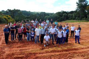 Presentes na solenidade visitaram o terreno onde será construída a nova sede. Foto: Arquivo/O Regional