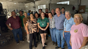 Autoridades e representantes da Itaipu durante visita na Arecicla para anúncio de investimentos. Foto: Assessoria de Imprensa/Prefeitura de Tijucas do Sul