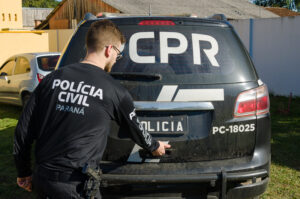Dois homens foram presos pela Polícia Civil em Fazenda Rio Grande. Foto: Fábio Dias/EPR