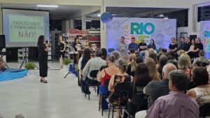 Lançamento do livro foi realizado em Rio Negro nesta semana. Foto: Assessoria de Imprensa/Prefeitura de Rio Negro