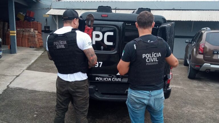 Policiais civis efetuaram a prisão contra homem por descumprimento de medida protetiva. Foto: PCPR