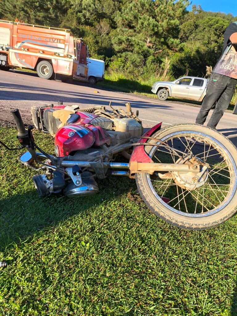 Acidente com moto no trevo de Trigolândia, em Piên. Foto: Divulgação/Bombeiros