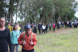 Grande número de participantes na Caminhada na Natureza em Piên. Foto: O Regional