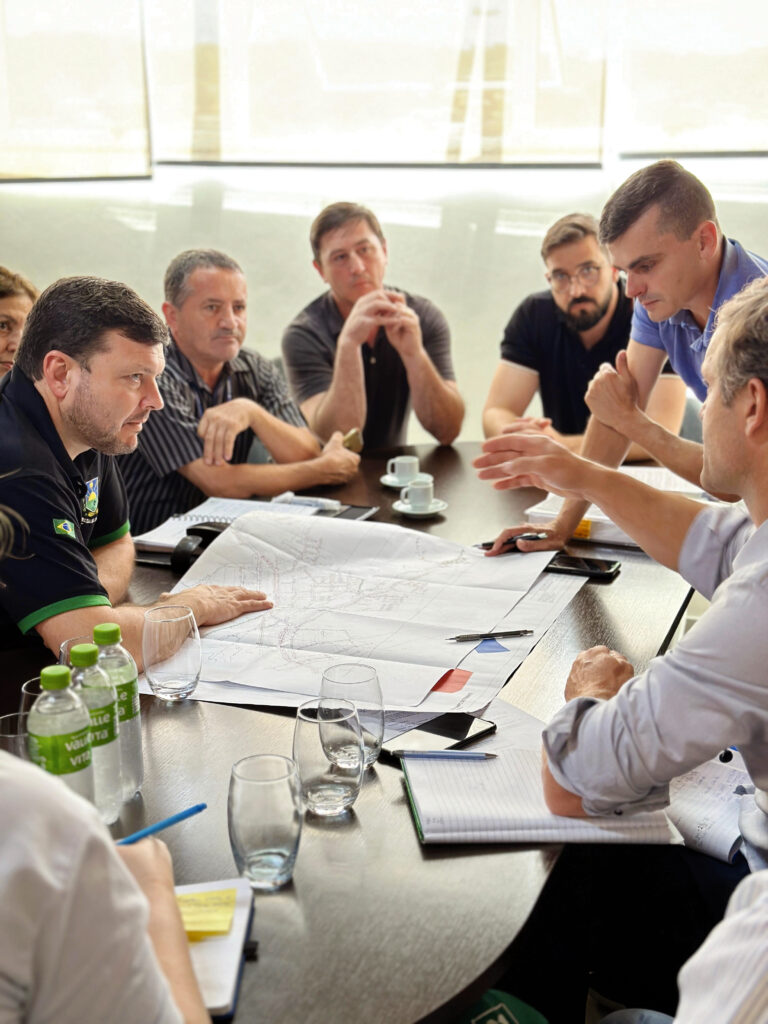 Junto à Sanepar, prefeito confirmou os investimentos para obras de saneamento. Foto: Assessoria de Imprensa/Prefeitura de Campo do Tenente