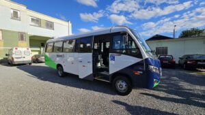 Micro-ônibus faz o transporte de pacientes para exames, consultas e cirurgias. Foto: Assessoria de Imprensa/Prefeitura de Rio Negro