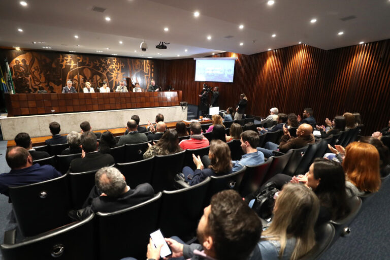 Fórum sobre o plano de desenvolvimento foi realizado no Plenarinho da Casa. Foto: Orlando Kissner/Alep