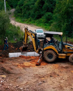 Obra de construção de bueiro é realizada na comunidade do Santana. Foto: Reprodução/Prefeitura de Campo do Tenente