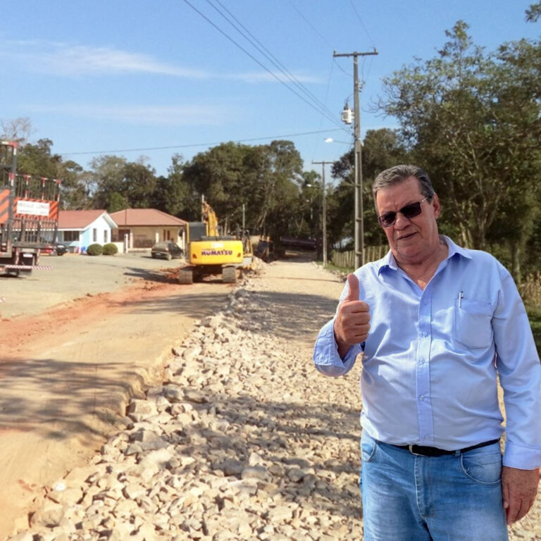 Prefeito vem acompanhando as obras na área rural. Foto: Assessoria de Imprensa/Prefeitura de Quitandinha