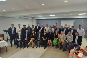 Representantes dos jornais e membros do governo e Assembleia durante o Congresso. Foto: Arquivo/O Regional