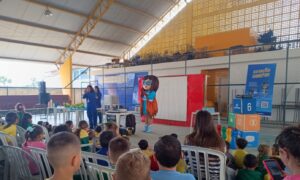 Estação Sanepar e Mascote Sane visitam escolas da RMC. Foto: Divulgação/Sanepar