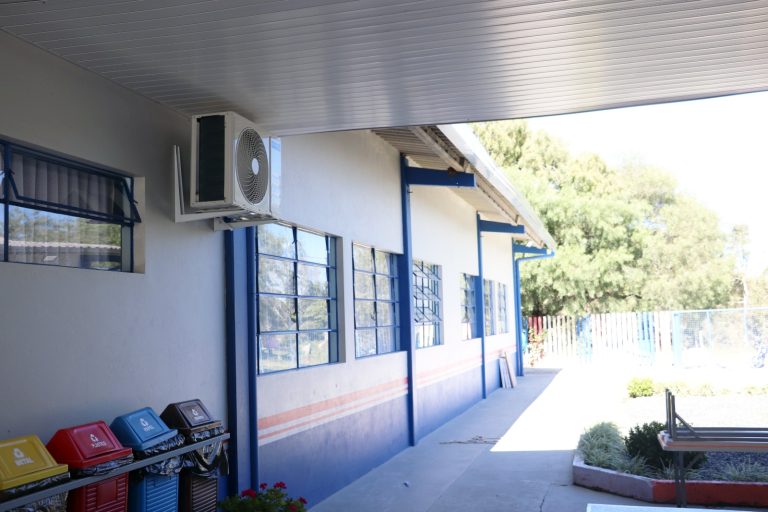 Aparelhos de ar-condicionado foram instalados nas escolas. Foto: Assessoria de Imprensa/Prefeitura de Piên