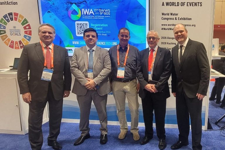 Risden e Possetli com presidente da IWA, Tom Mollenkopf e da ABES, governing member da IWA no Brasil, Marcel Costa Sanches. Foto: Sanepar