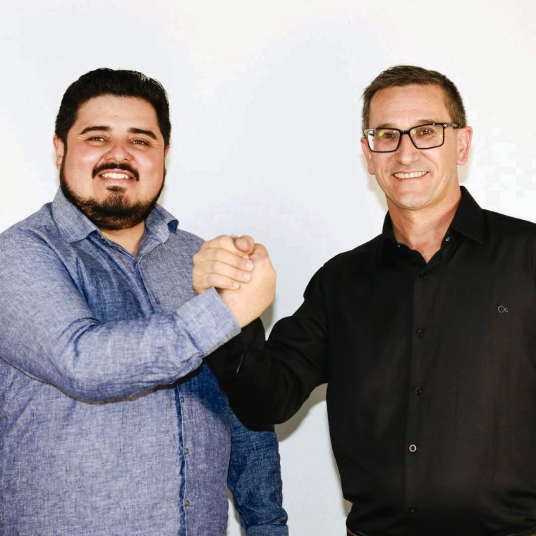 Diego Teixeira (MDB) e Iwerson Pires (UNIÃO), candidato a vice, em Agudos do Sul. Foto: Divulgação