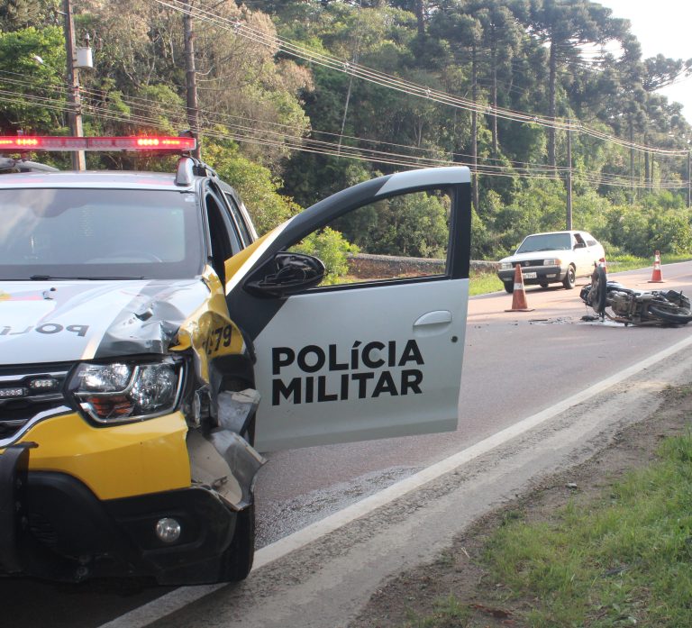 Acidente envolveu motocicleta e viatura. Foto: O Regional