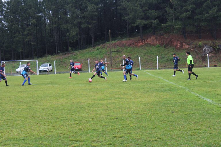 Bola está rolando em mais um campeonato de futebol de Piên. Foto: Arquivo/O Regional