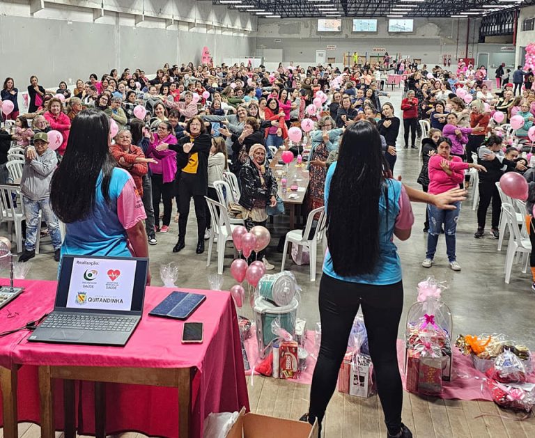 Mulheres participaram de evento do Outubro Rosa em Quitandinha. Foto Assessoria de Imprensa/Prefeitura de Quitandinha