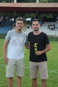 Entrega do troféu de artilheiro. Foto: O Regional