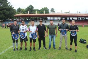 Equipe de arbitragem foi homenageada em Piên. Foto: O Regional