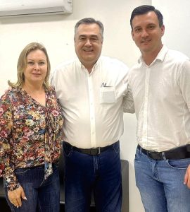 Vereadora eleita Simone Rauen acompanhou o prefeito em reuinão com Beto Preto. Foto: Assessoria de Imprensa/Prefeitura de Piên