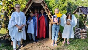 Grupo de pequenos reis magos em Quitandinha. Foto: Divulgação/Paróquia Senhor Bom Jesus da Cana Verde