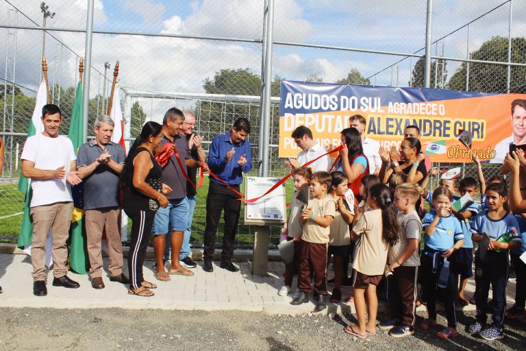 Autoridades, familiares e comunidade acompanharam a inauguração do Meu Campinho. Foto: Arquivo/O Regional