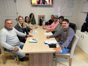 Agudos do Sul e IDR-PR promoveram reunião sobre agricultura familiar. Foto: Assessoria de Imprensa/Prefeitura de Agudos do Sul