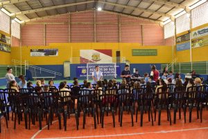 Alunos de Agudos estão sendo beneficiados pelo Projeto Bons Olhos Paraná. Foto: Assessoria de Imprensa/Prefeitura Agudos do Sul
