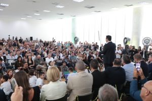 Governador Ratinho Junior reuniu autoridades estaduais e municipais para o anúncio dos investimentos para crianças e adolescentes. Foto: Geraldo Bubniak/AEN