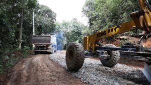 Trabalhos nas estradas rurais de Mandirituba. Foto: Assessoria/Prefeitura de Mandirituba