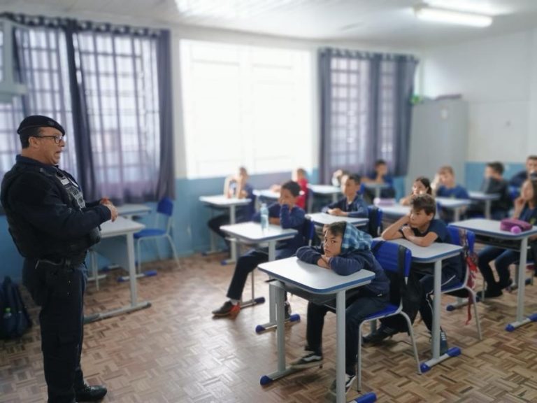 Projeto da guarda mirim de Mandirituba atende alunos do 5° ano. Foto: Assessoria de Imprensa/Prefeitura de Mandirituba