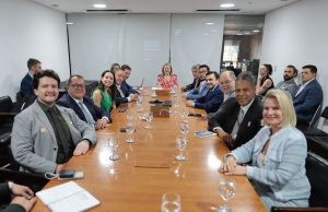 Prefeito da Lapa participou de reunião sobre melhorias na rodovia. Foto: Divulgação.
