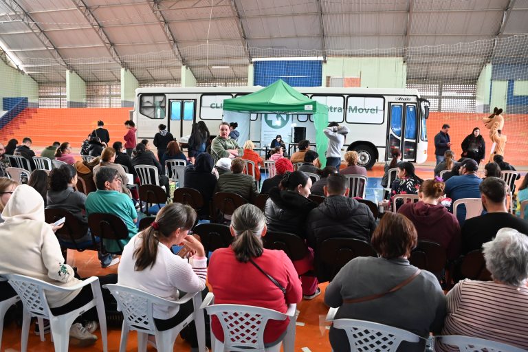 Moradores levaram animais para o atendimento do CastraPet. Foto: Assessoria de Imprensa/Prefeitura de Contenda
