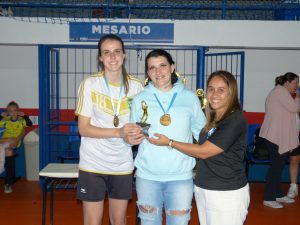Prêmio de melhor goleiro do feminino. Foto: O Regional