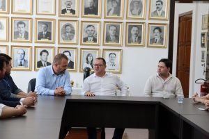 Recurso para o Fundo Municipal da Criança e do Adolescente foi oficializado em reunião. Foto: Assessoria de Imprensa/Prefeitura da Lapa